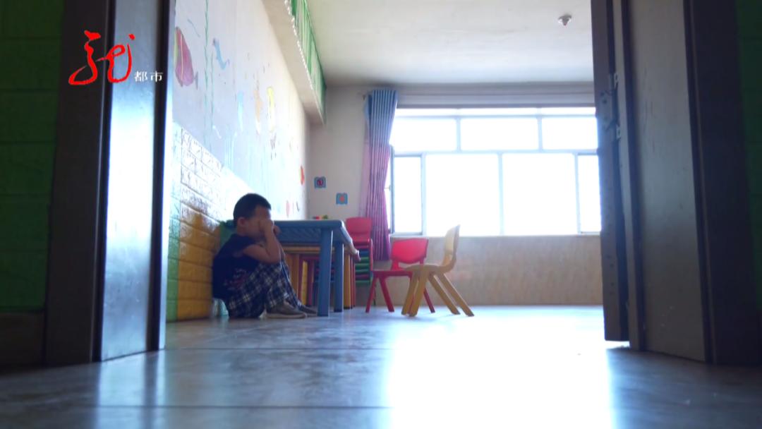 DƬ